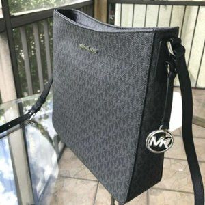 💎Michael Kors Black Signature Messenger Crossbody: Timeless Elegance💎